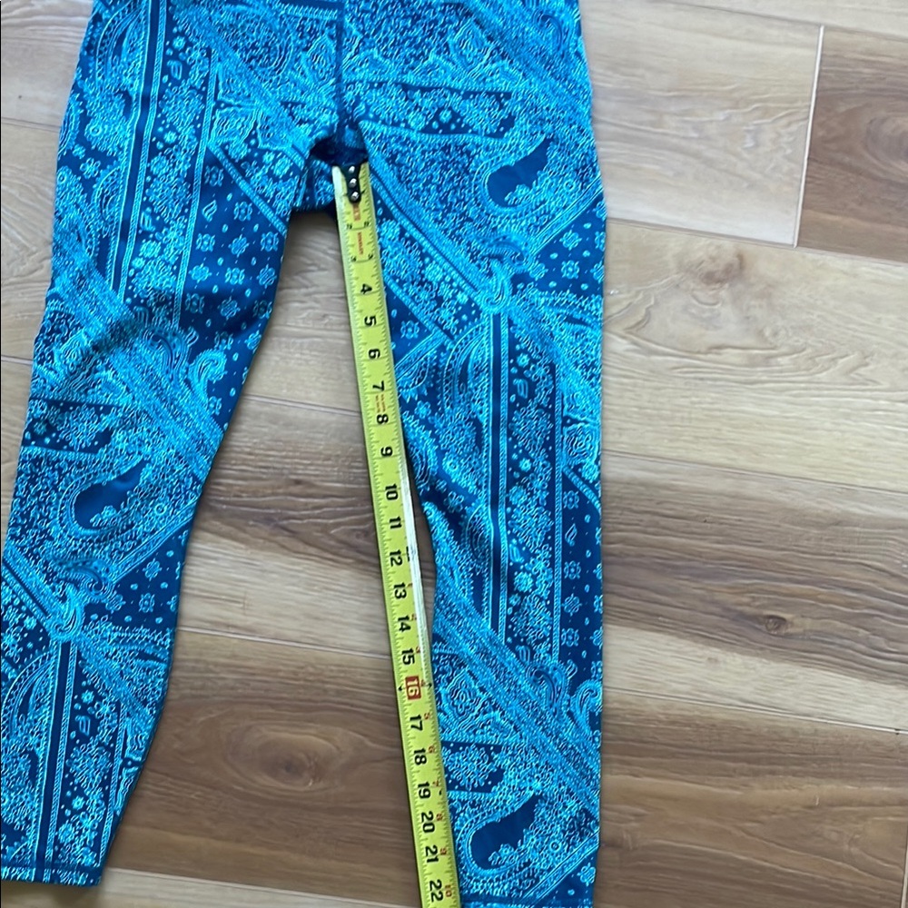 Fabletics patterned workout pants - Picture 6 of 16